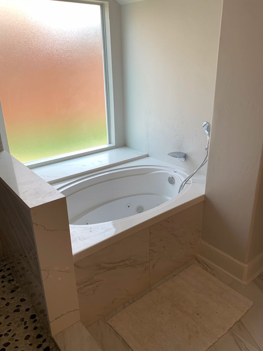  Jacuzzi Tub 